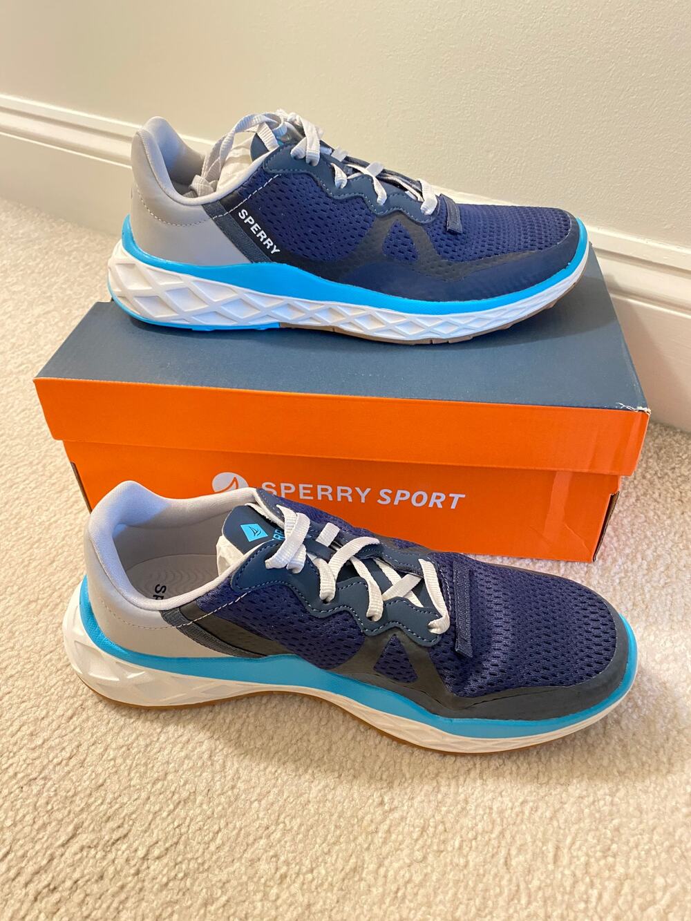 Sperry Sport Women's Headsail Sneaker Navy Marine, Size 9M, 125$